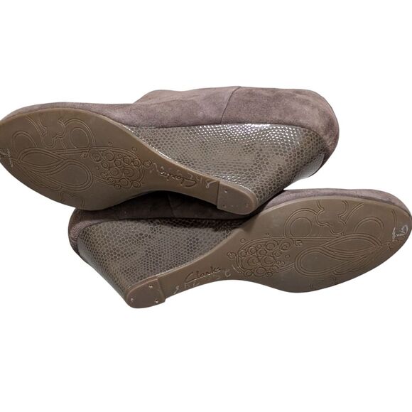 Clark's suede leather wedge bootie size 9M office everyday pumps heels comfort - Picture 8 of 10